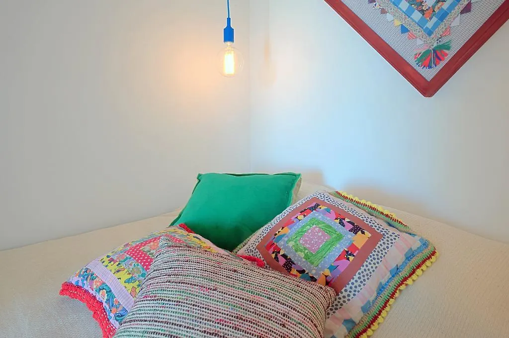 Casa vacanze TRAVEL LIKE A LOCAL, ALFAMA! Deolinda Cosy Home&Amazing View Lisbona